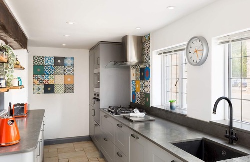 Wilmcote House | Pass the Keys | Traditional 3 Bed Cottage in Historic Village