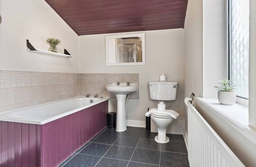 York House | Pass the Keys | 52 Rose St · Beautiful Renovated 2 Bed Home