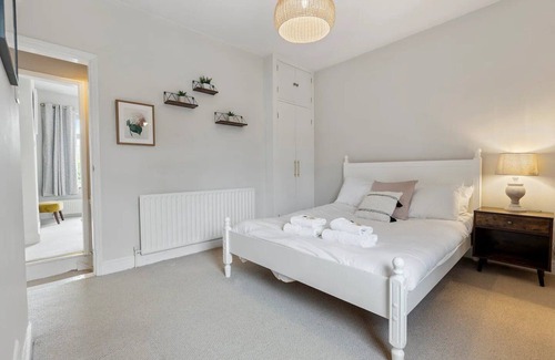 York House | Pass the Keys | 52 Rose St · Beautiful Renovated 2 Bed Home