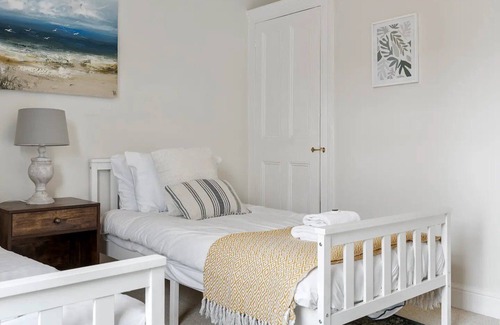 York House | Pass the Keys | 52 Rose St · Beautiful Renovated 2 Bed Home