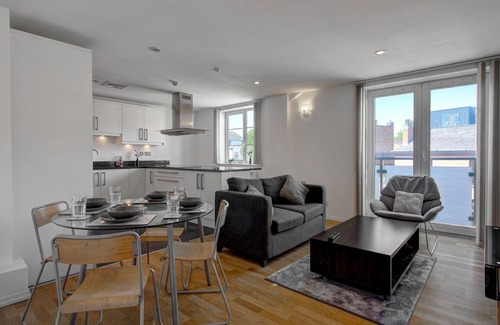 Trafford Apartment | Pass the Keys | Amazing 2 Bed in Altrincham