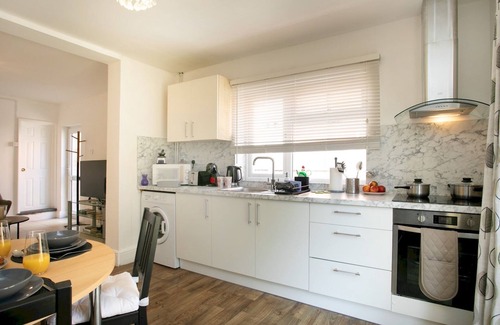 West Bridgford Apartment | Pass the Keys | Bright & Cosy Home with Garden | Free Parking