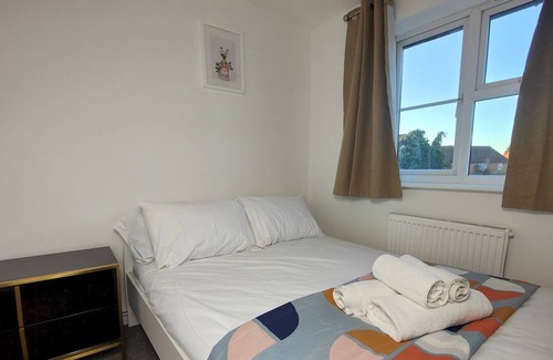 Stonnall House | Pass the Keys | Beautiful Modernised 3 Bedroom House with Driveway