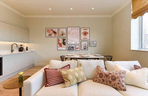 Twickenham Riverside Apartment | Pass the Keys | Beautifully designed loft, 20 mins central London