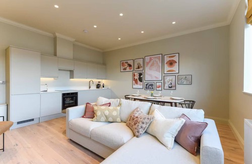 Twickenham Riverside Apartment | Pass the Keys | Beautifully designed loft, 20 mins central London