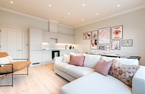 Twickenham Riverside Apartment | Pass the Keys | Beautifully designed loft, 20 mins central London