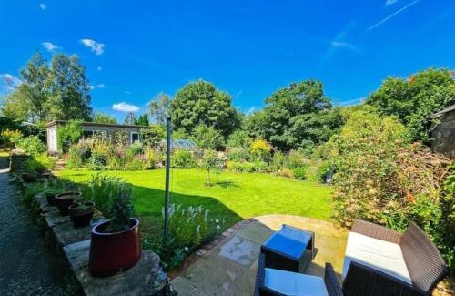 Birch Vale House | Pass the Keys Birch Hall Characterful Cottage Sleeps 8 & Pets