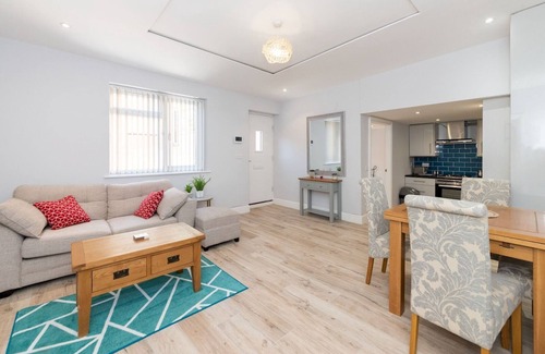 Reading City Centre Apartment | Pass the Keys | Brand-New & Trendy 2BR in the Vibrant Town Centre