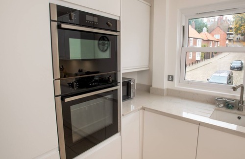 Lincoln Apartment | Pass the Keys | Cathedral Views & Luxury Living & Historic Lincoln