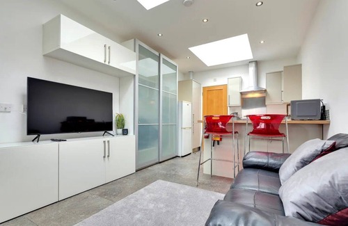 Mill Road House | Pass the Keys | Central & Modern Cabin on Mill Road