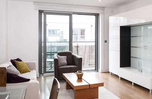 Bromley South Apartment | Pass the Keys | Central and very Modern Apartment with a Balcony