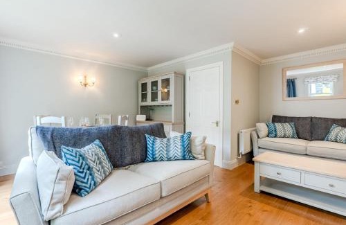 Upper Town House | Pass the Keys Central Mews house with parking