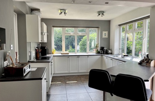 St Albans House | Pass the Keys | Charming 3 bed house with parking and large garden