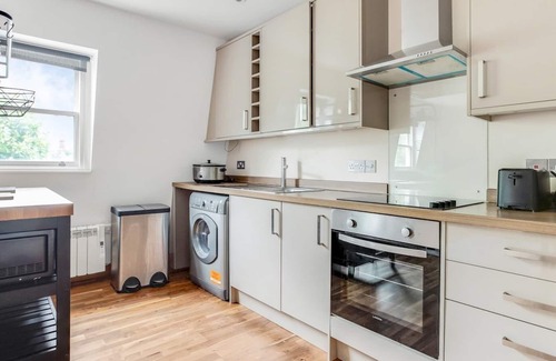 Ravenscourt Park Apartment | Pass the Keys | Charming Urban Escape In Hammersmith