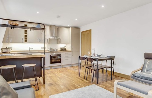 Ravenscourt Park Apartment | Pass the Keys | Charming Urban Escape In Hammersmith