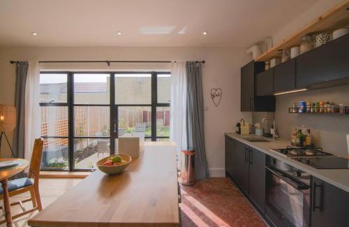 Southend-on-Sea House | Pass the Keys Cosy Stylish house near Southend
