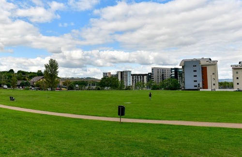 Barry Apartment | Pass the Keys | Cosy 2 Bedroom Apartment in Barry with Parking