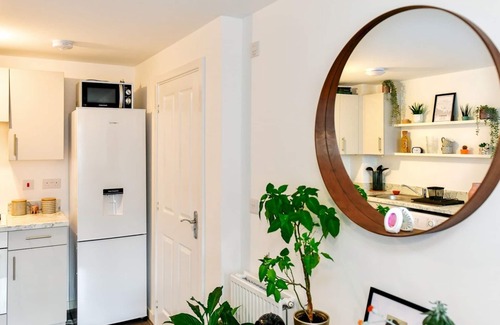 Barry Apartment | Pass the Keys | Cosy 2 Bedroom Apartment in Barry with Parking