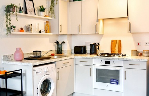 Barry Apartment | Pass the Keys | Cosy 2 Bedroom Apartment in Barry with Parking