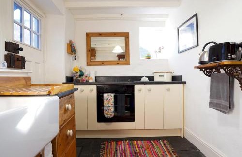 Corris House | Pass the Keys Cosy Cottage in Corris One wellbehaved dog welcome