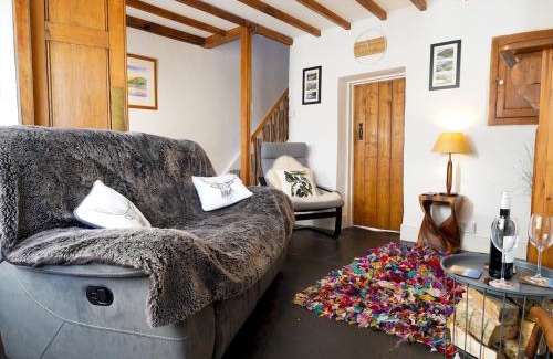 Corris House | Pass the Keys Cosy Cottage in Corris One wellbehaved dog welcome