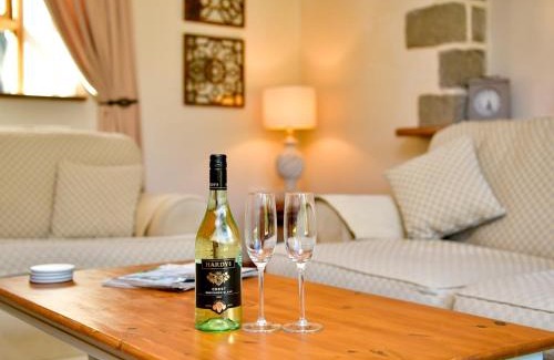 Marcross House | Pass the Keys Cosy Rural 2 Bed Barn conversion close to Beach