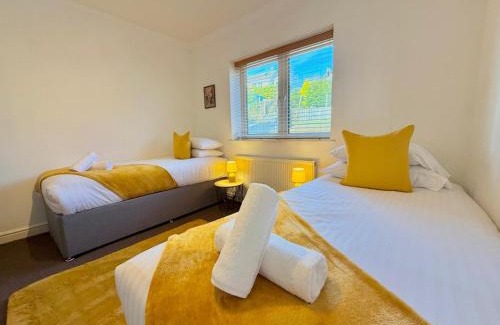 Reynoldston House | Pass the Keys Countryside Retreat in Reynoldston Gower, Sleeps 10