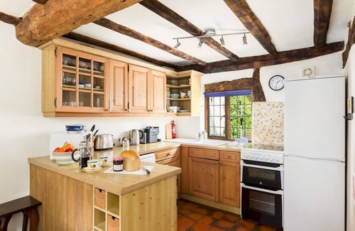 Chipping Campden House | Pass the Keys | Dara Cottage | 16th Century Thatched Cottage