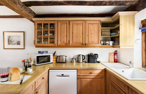 Chipping Campden House | Pass the Keys | Dara Cottage | 16th Century Thatched Cottage