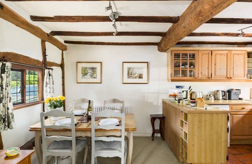 Chipping Campden House | Pass the Keys | Dara Cottage | 16th Century Thatched Cottage