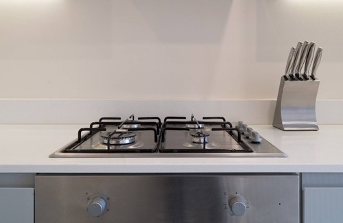 Ealing Apartment | Pass the Keys | Ealing Queen of the Suburbs 2BD Apartment