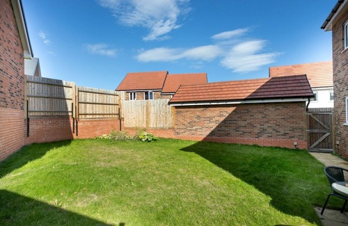 Edwalton House | Pass the Keys | Elegant Townhouse with Garden| Wi-Fi | Work Space