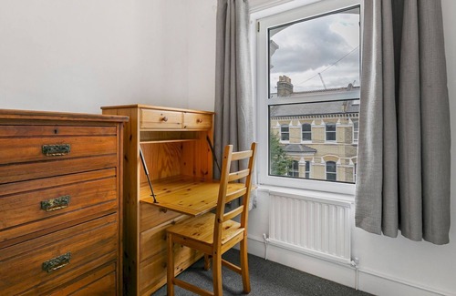 Northcote House | Pass the Keys | Elegant GetAway House in Vibrant Clapham Juction