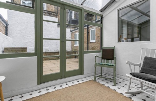 Northcote House | Pass the Keys | Elegant GetAway House in Vibrant Clapham Juction