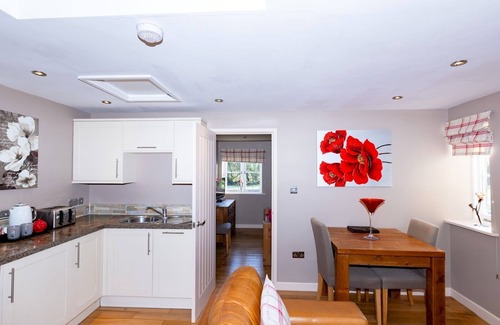 Easton Apartment | Pass the Keys | Garden Suite 2 Amidst Lush Greenery, Easton, Wells