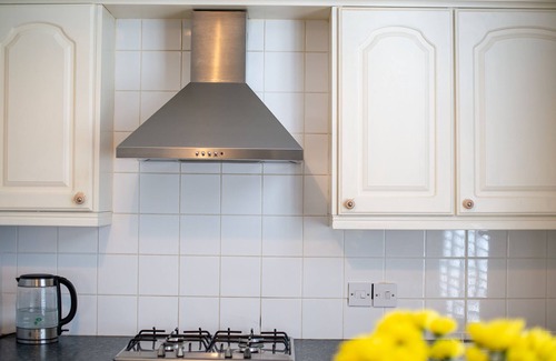 Malvern Apartment | Pass the Keys | High Spec 2 Bedroom Apartment with a View