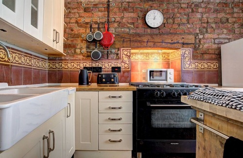 Trafford House | Pass the Keys | Large, beautiful 4 bedroom Victorian House