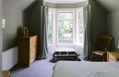 Whiteinch House | Pass the Keys | Lovely 3 bedroom home Victoria Park near West End