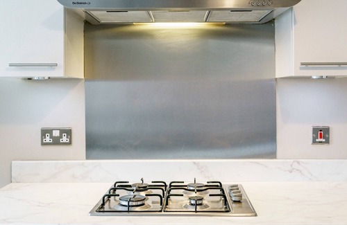 Belfast Central District Apartment | Pass the Keys | Luxury 3BR Apt | City Centre | Free Parking!