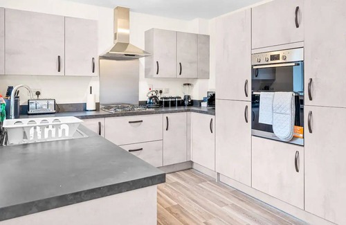 Derby House | Pass the Keys | Luxury Home near Royal Derby Hosp