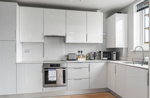 Hammersmith Broadway Apartment | Pass the Keys | Modern 1 bedroom Apartment with views on West London