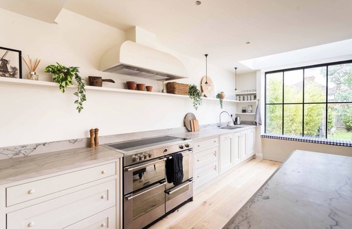 Watford House | Pass the Keys | Modern 5-Bedroom Luxury Home in Watford | Close to Harry Potter Studios | FREE Parking