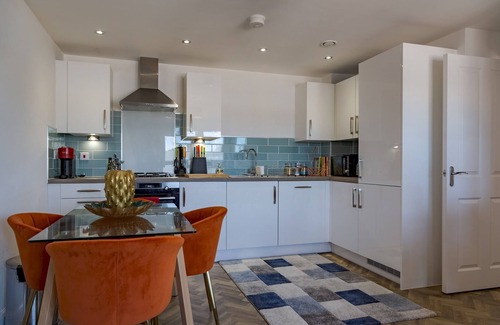 Bordesley Apartment | Pass the Keys | NEW Chic 2 Bed Pad Central Free Parking