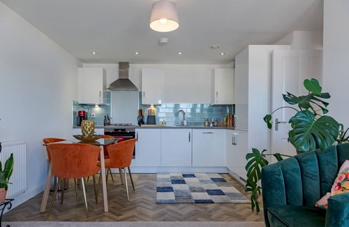 Bordesley Apartment | Pass the Keys | NEW Chic 2 Bed Pad Central Free Parking
