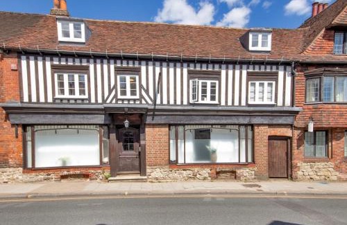 Sevenoaks Apartment | Pass the Keys Newly renovated flat Sevenoaks High Street