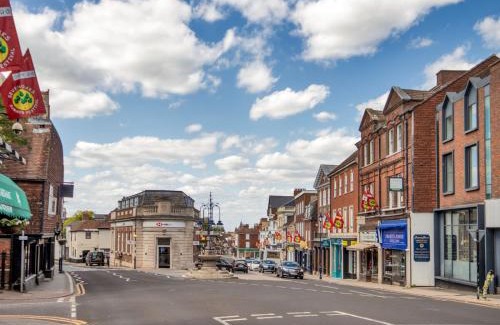 Sevenoaks Apartment | Pass the Keys Newly renovated flat Sevenoaks High Street
