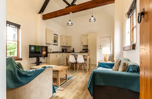 Farringdon House | Pass the Keys | Peaceful and spacious 2 bedroom holiday home