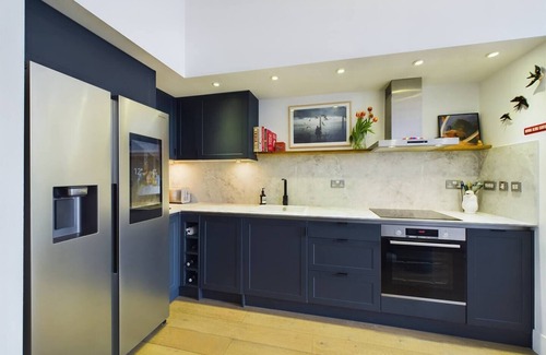 Homerton Apartment | Pass the Keys | Perfectly Located Apartment