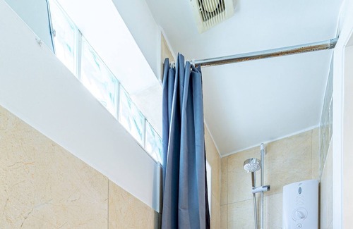 Brixton Apartment | Pass the Keys | Recently renovated studio flat in trendy Brixton