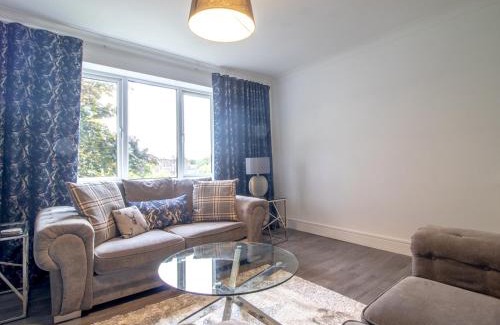 Renfrew Apartment | Pass the Keys Renfrew Town Centre Easy Link to Glasgow City